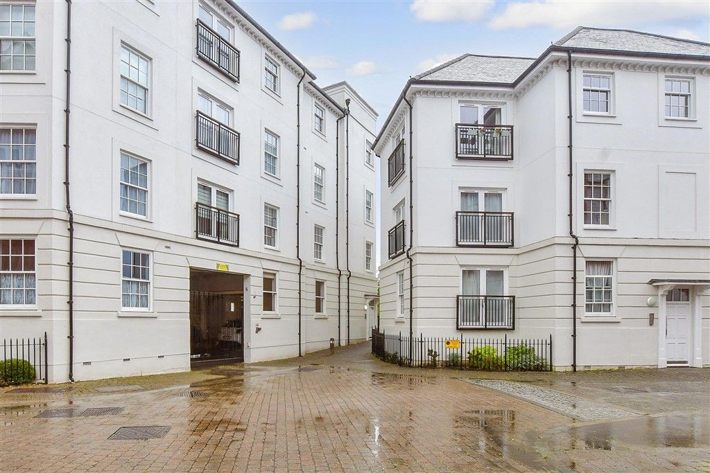 Property photo 2 of 8 External (Web)