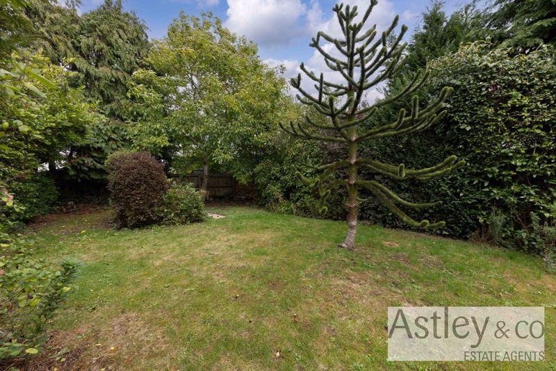 Property photo 3 of 18 Garden