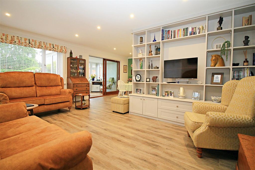 Property photo 3 of 18 2