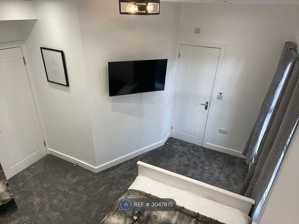 Property photo 3 of 10 Room 5