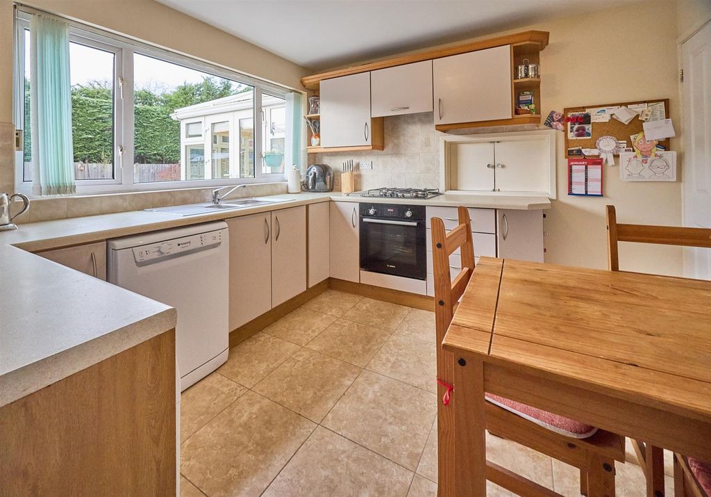 Property photo 2 of 18 Lupin Close, Bb 8.Jpg