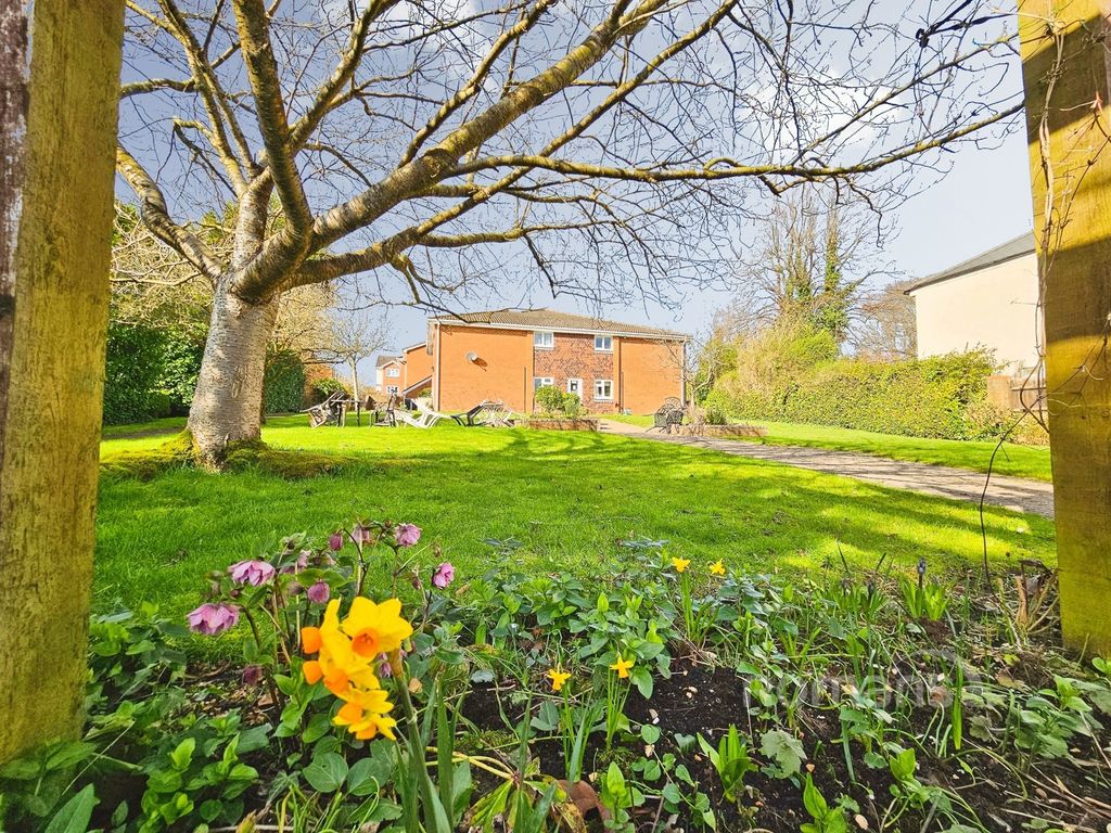 Property photo 1 of 18 Clare Court