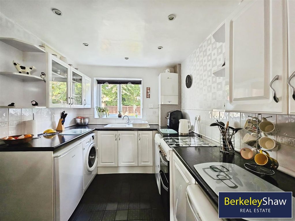 Property photo 3 of 14 Kitchen