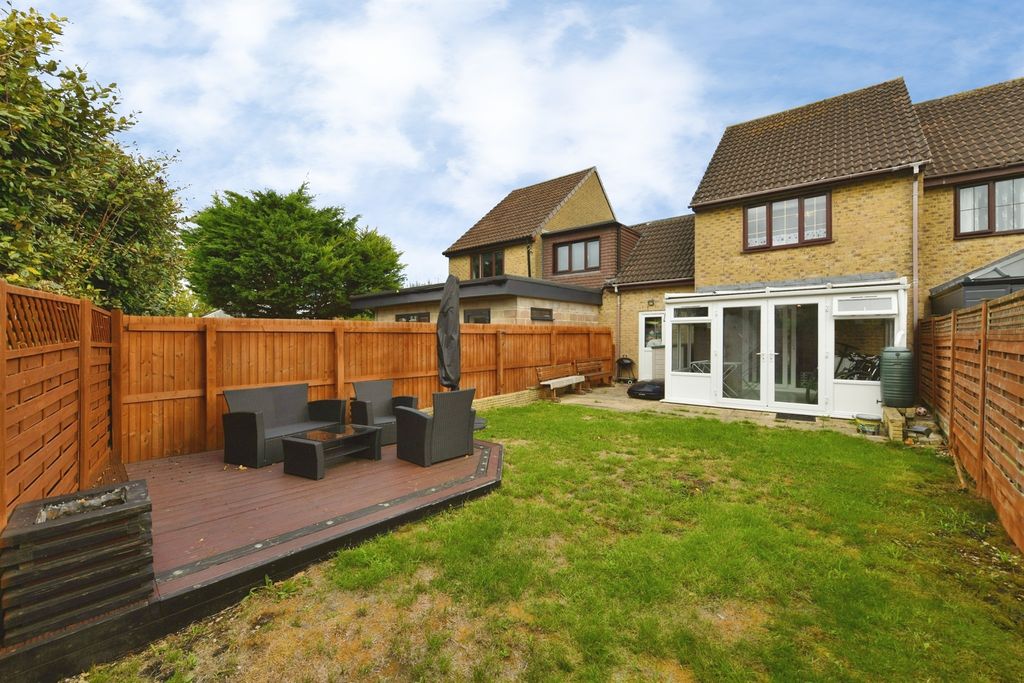 Property photo 2 of 32