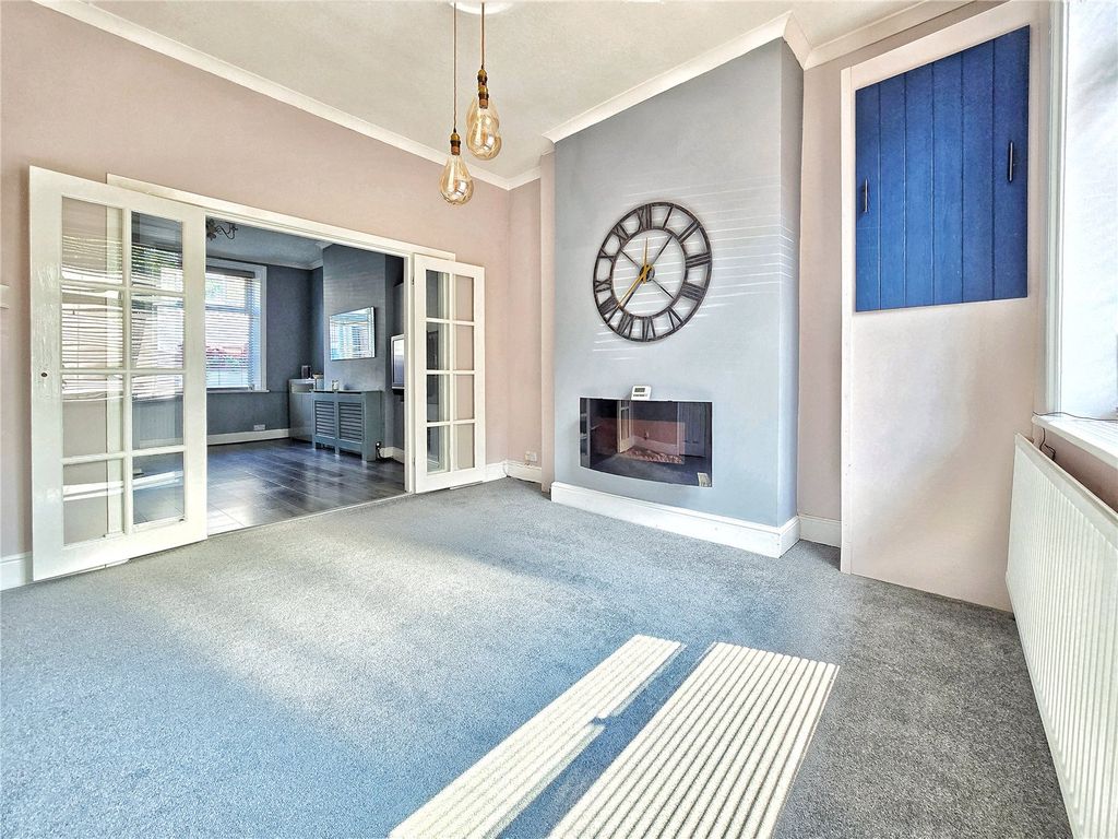Property photo 2 of 20 Lounge