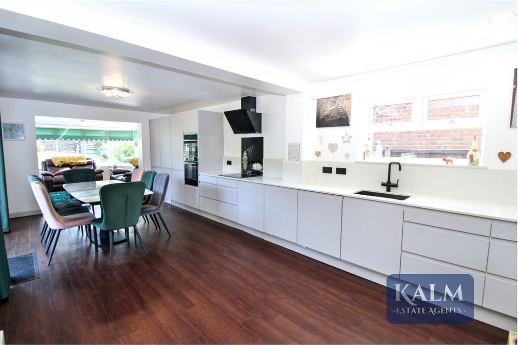 Property photo 3 of 39 Kitchen