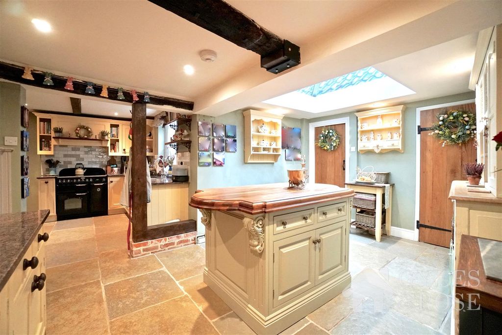 Property photo 3 of 37 Kitchen