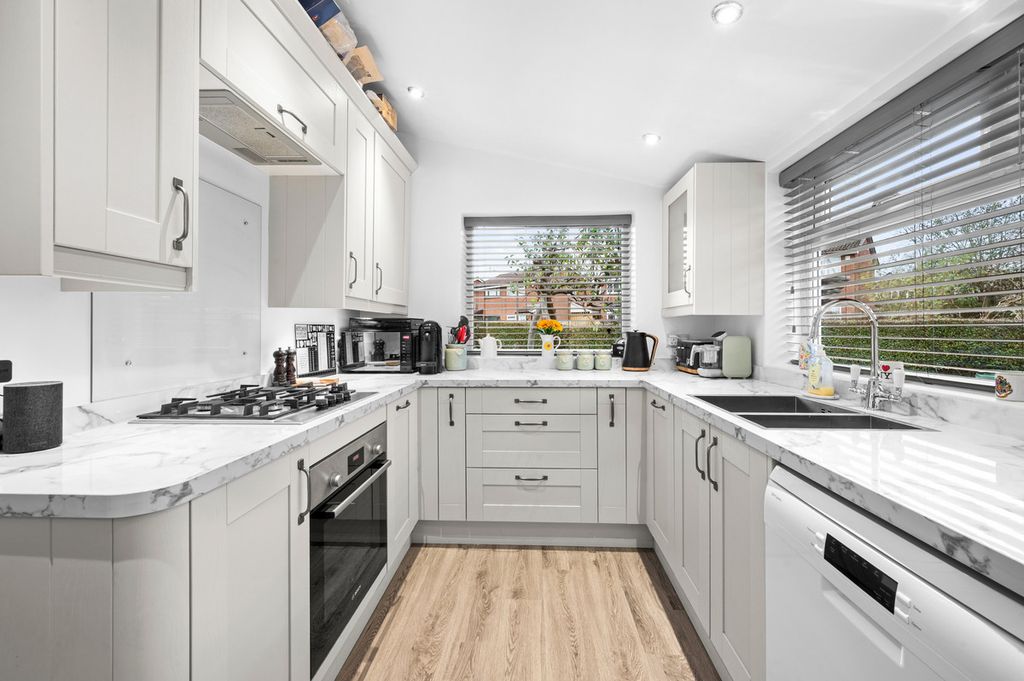 Property photo 3 of 34