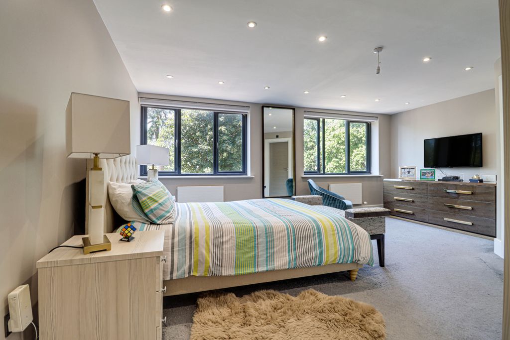 Additional image 13 of 7 bed detached house for saleLondon Road, Luton LU1
