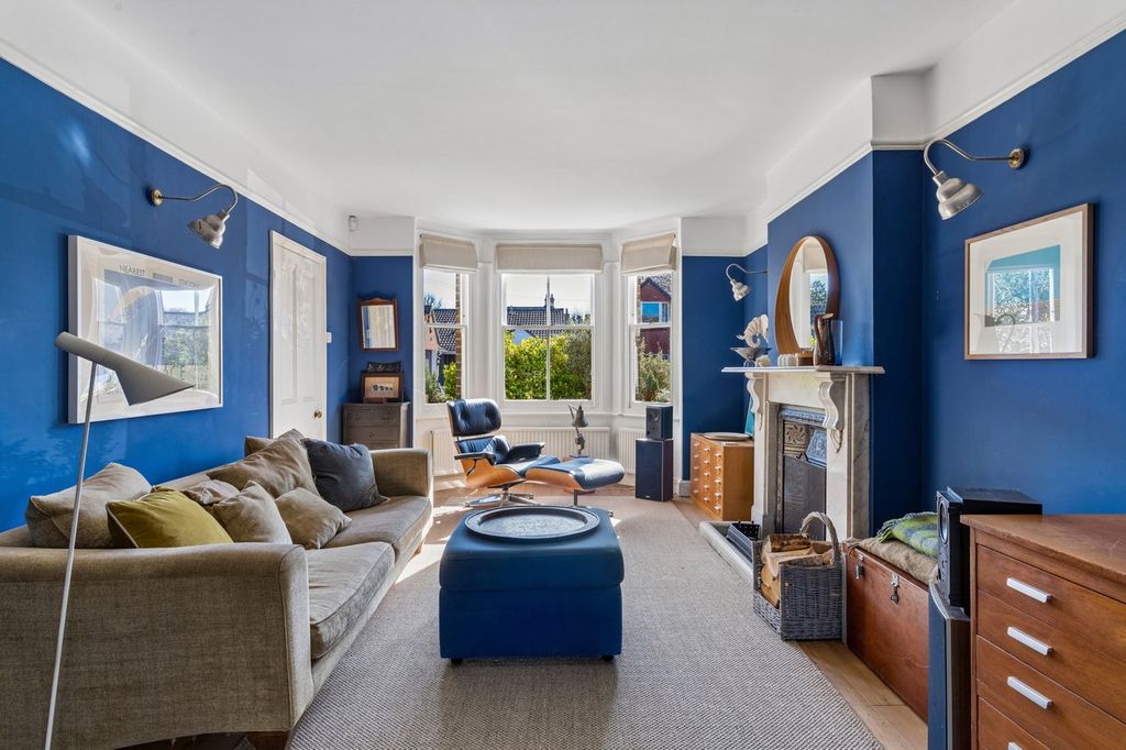 Property photo 2 of 25