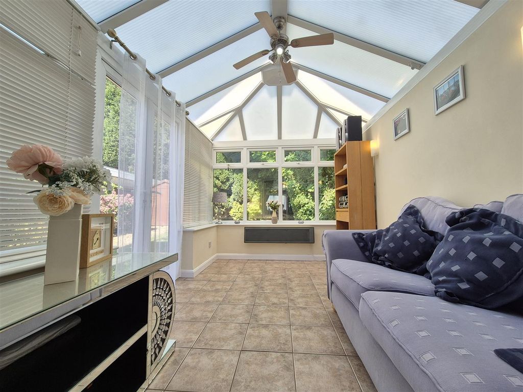 Property photo 3 of 18 Conservatory