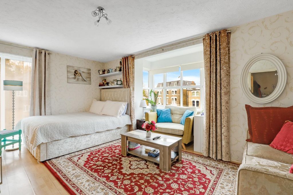 Property photo 2 of 11 11-611Ejhpropwpen - 24 Orchard Grove - 13.Jpg