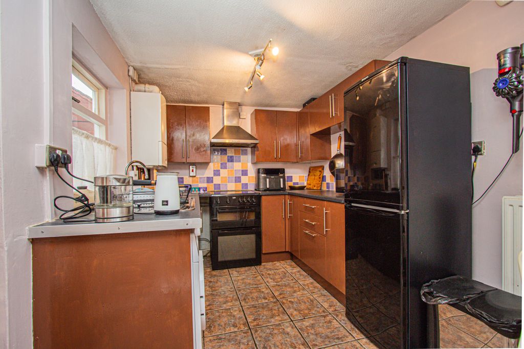 Property photo 2 of 10 Kitchen