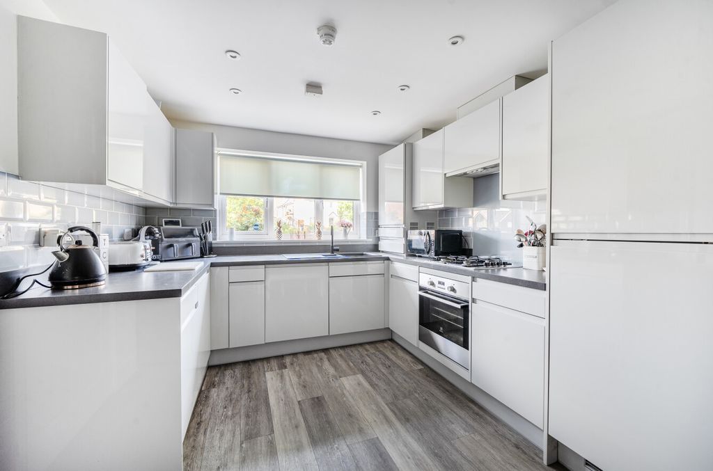 Property photo 2 of 18 1347027-18-68B566...