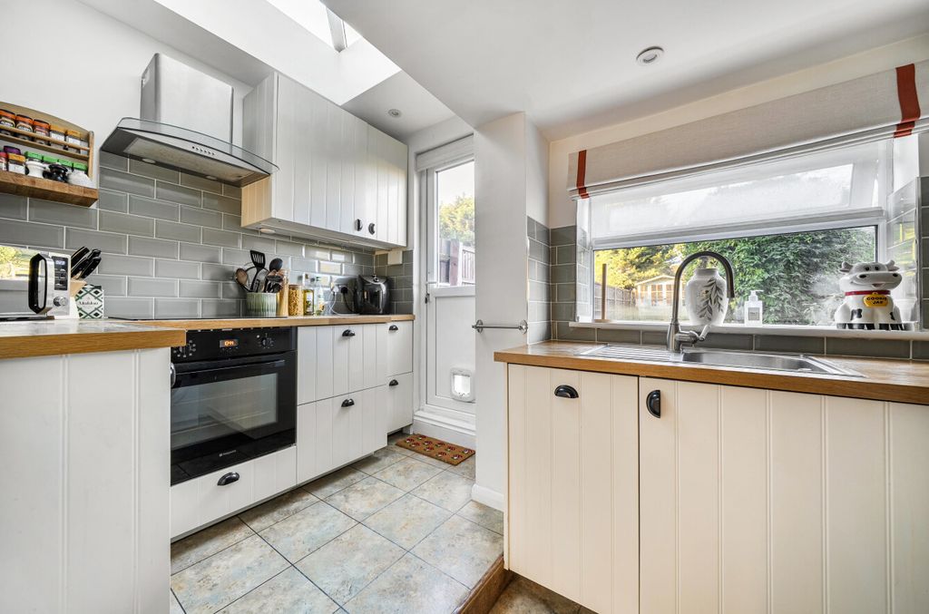 Property photo 3 of 20 1385737-13-693A96...