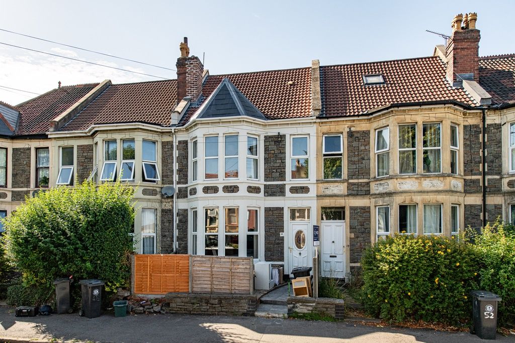 Property photo 2 of 15 Charming Terraced House With Classic Bay Windows...