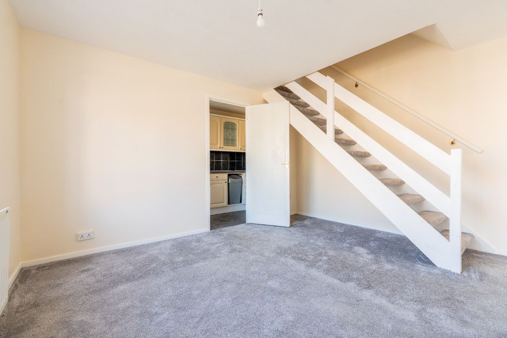 Property photo 3 of 12 4477783