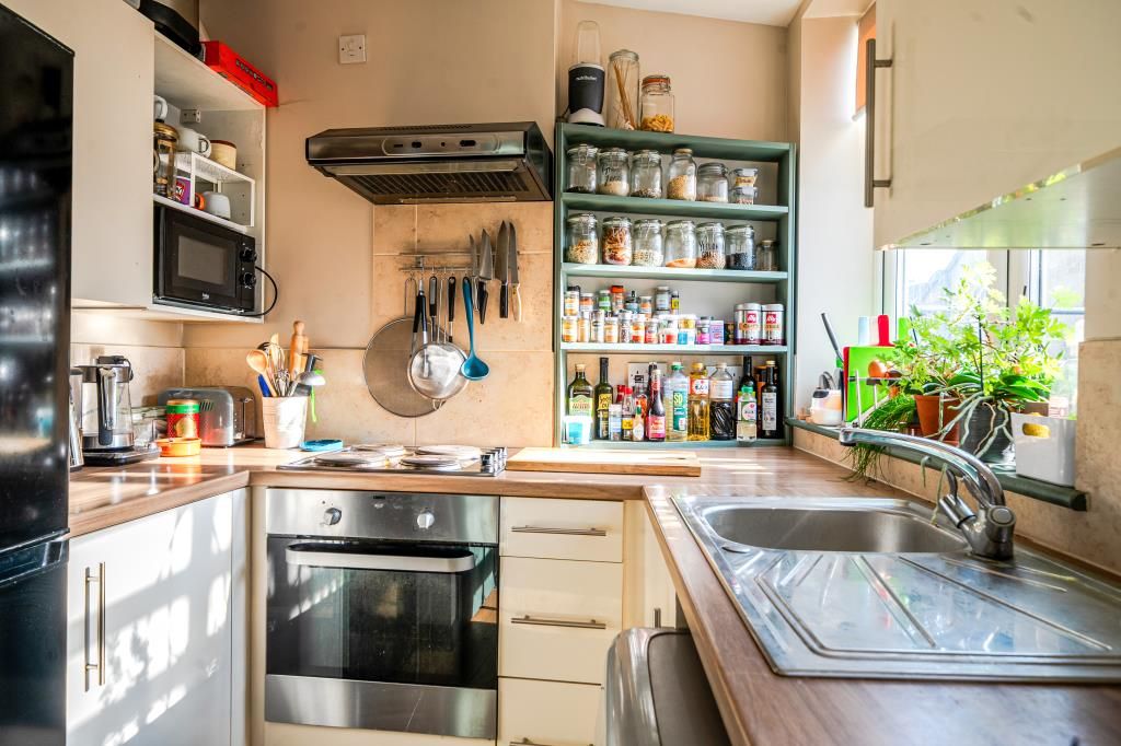 Property photo 2 of 19 Kitchen