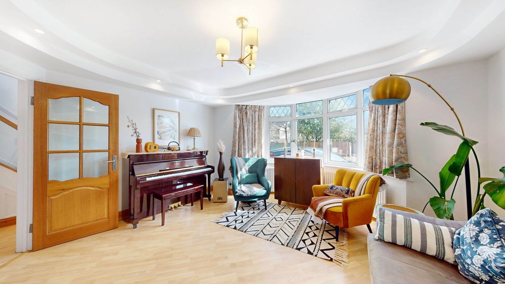 Property photo 3 of 12