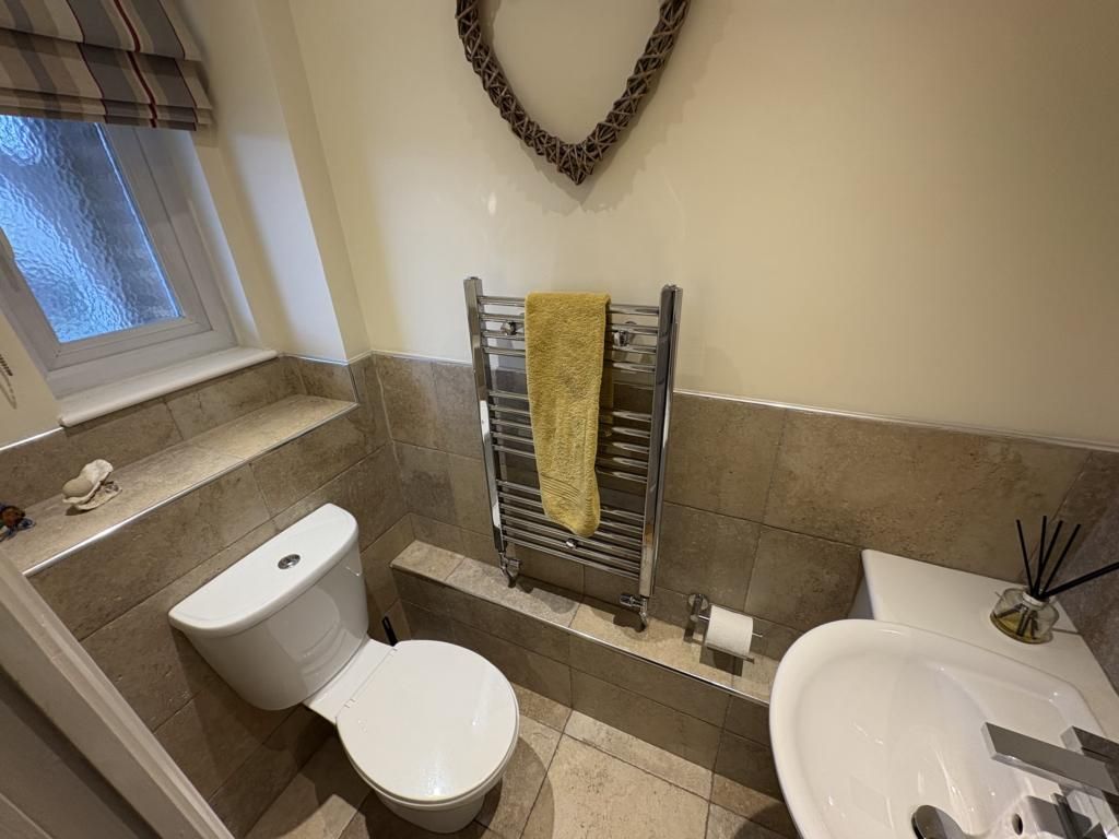 Property photo 3 of 13 Cloakroom