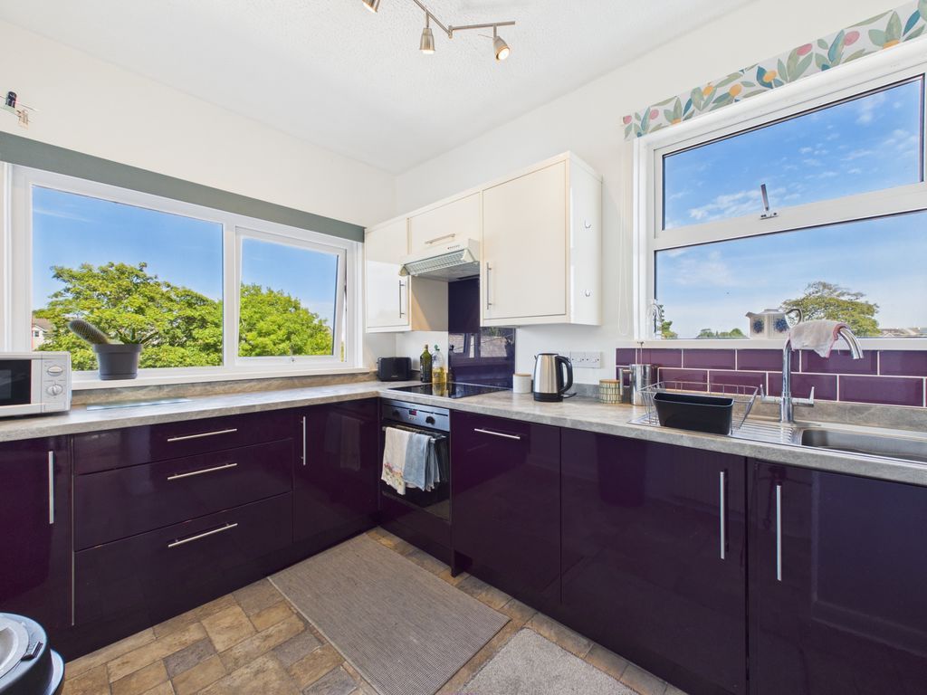 Property photo 2 of 8 Kitchen