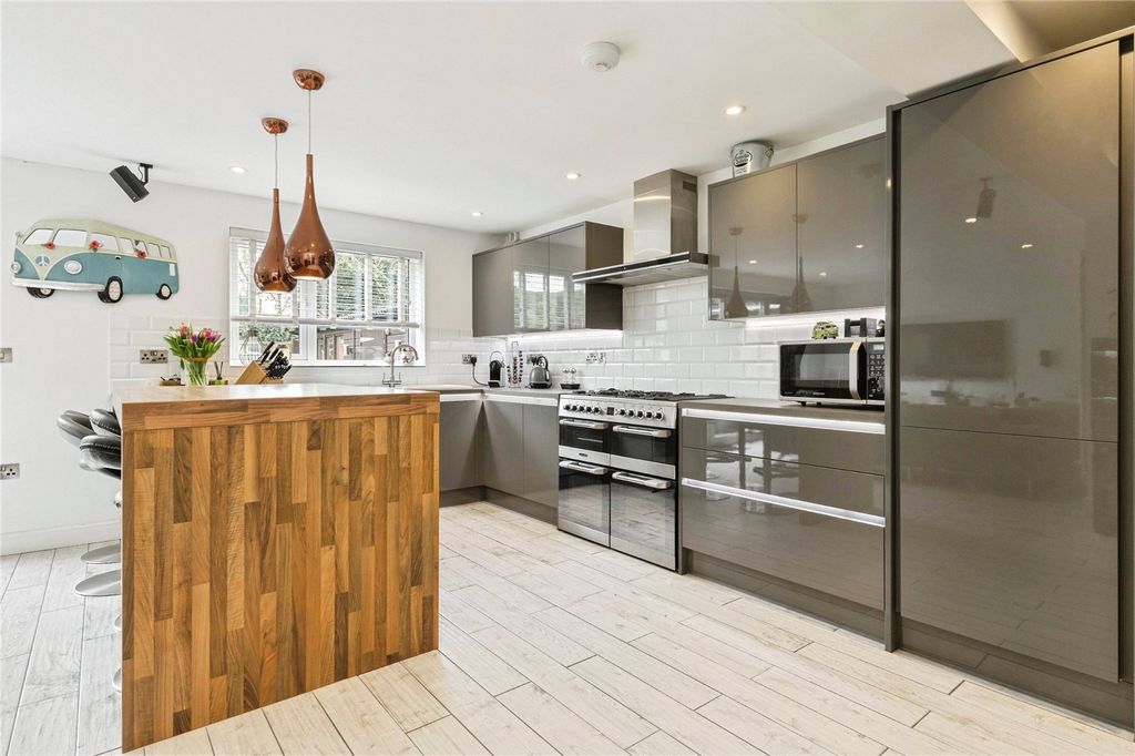 Property photo 2 of 18 Picture No. 30