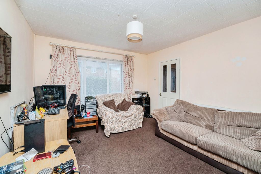 Property photo 3 of 12