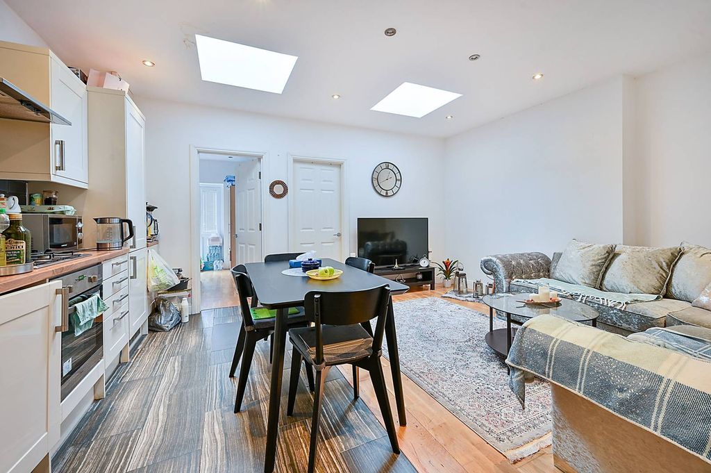 Property photo 2 of 9