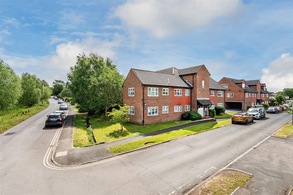 Property photo 1 of 10 6-St-James-Court-3.Jpg