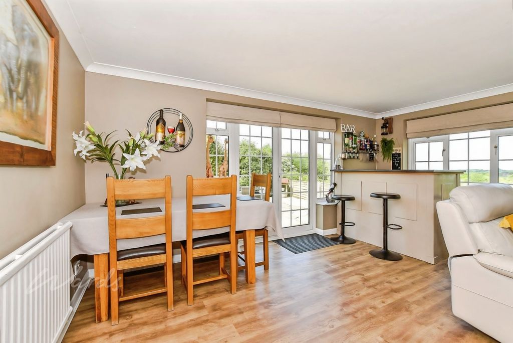 Property photo 3 of 21 Dining