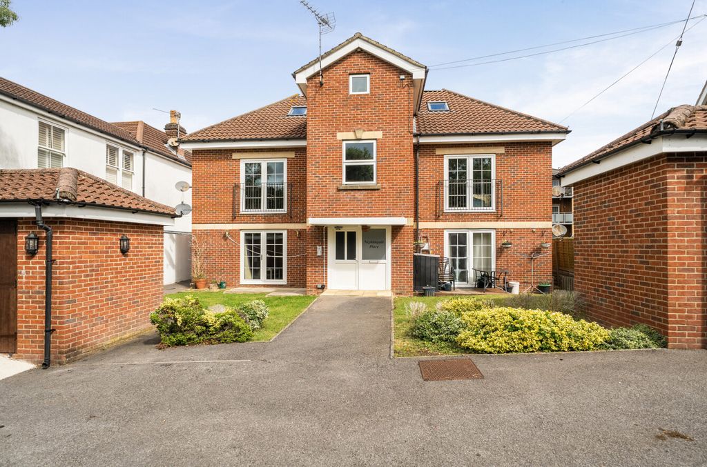 Property photo 1 of 13 1472124-20-6A27Dd...