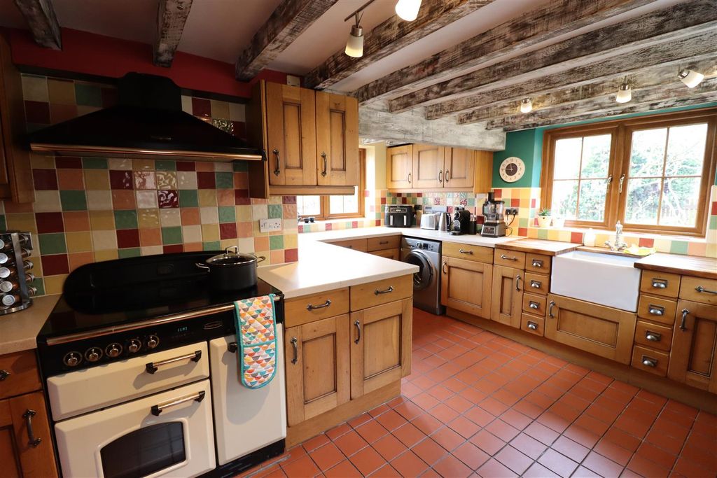 Property photo 3 of 18 Kitchen