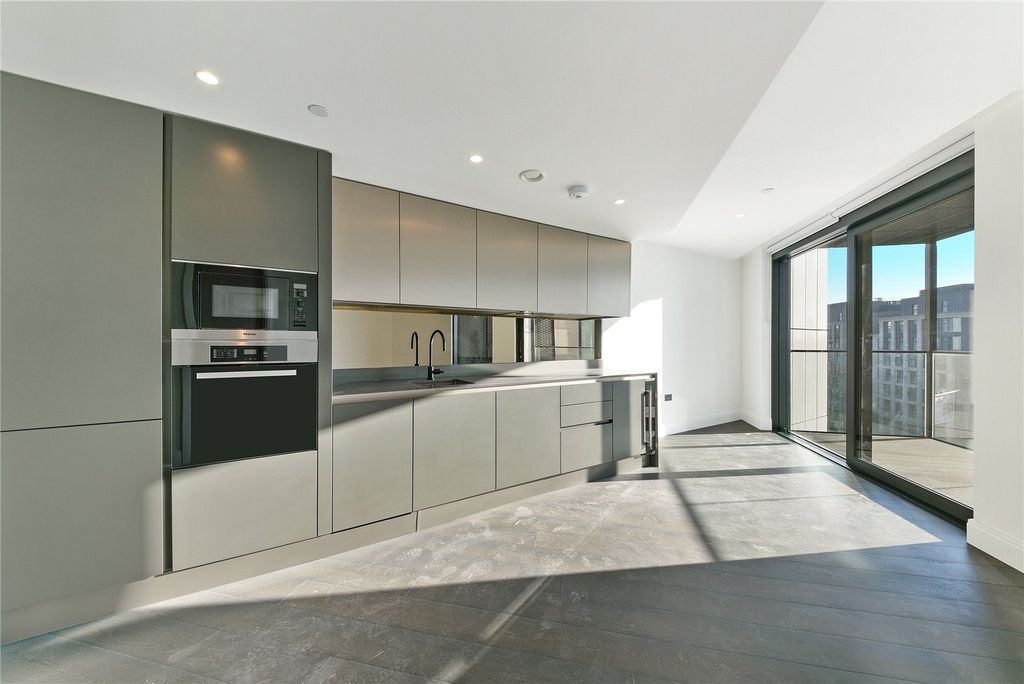 Property photo 2 of 7 Kitchen