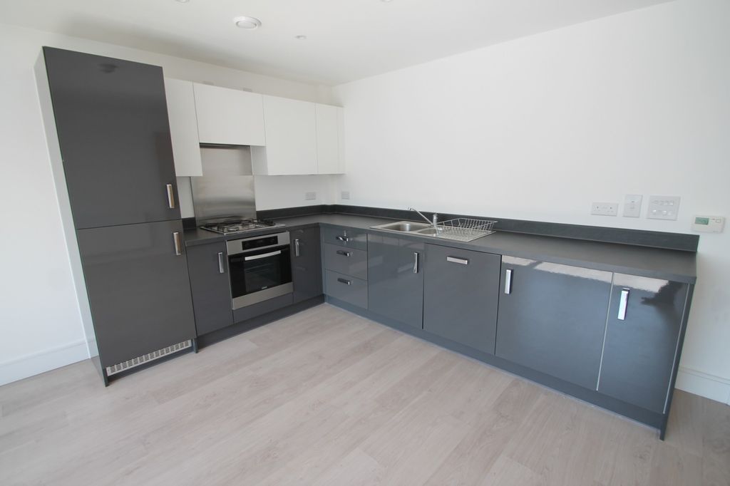 Property photo 3 of 9 Kitchen