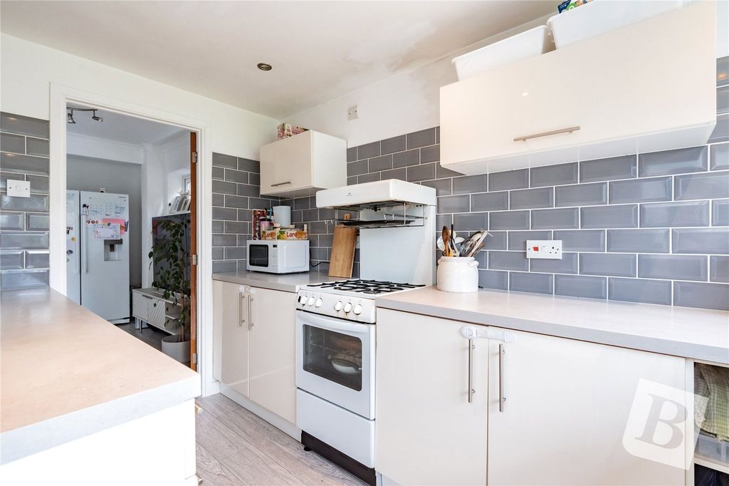 Property photo 3 of 18 Kitchen