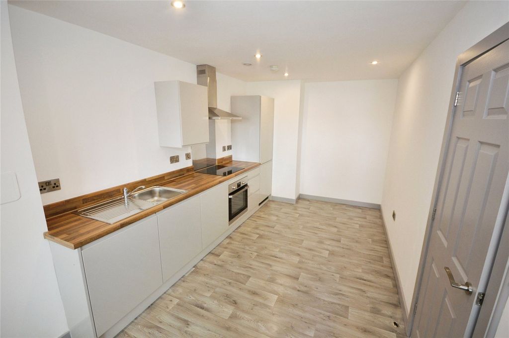 Property photo 2 of 5 Kitchen