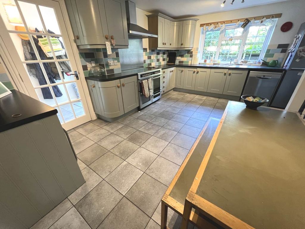 Property photo 2 of 20 Kitchen