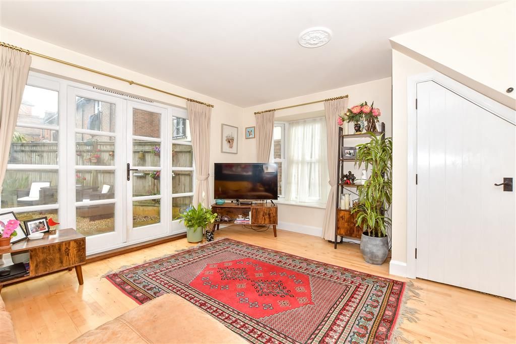 Property photo 3 of 10 Sitting/Dining Room