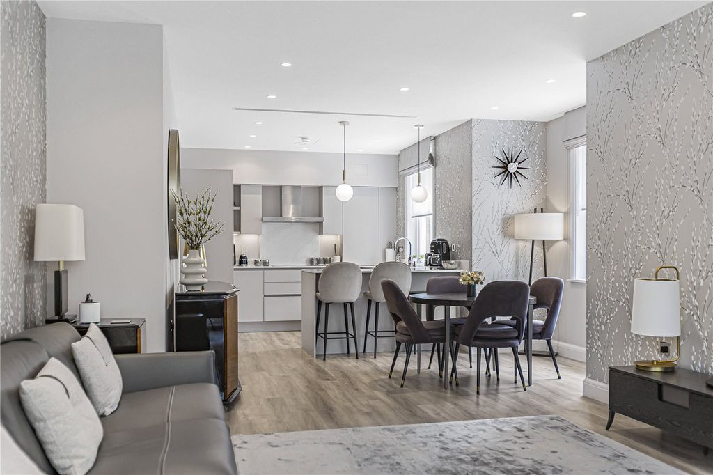 Property photo 2 of 27 Picture No. 21