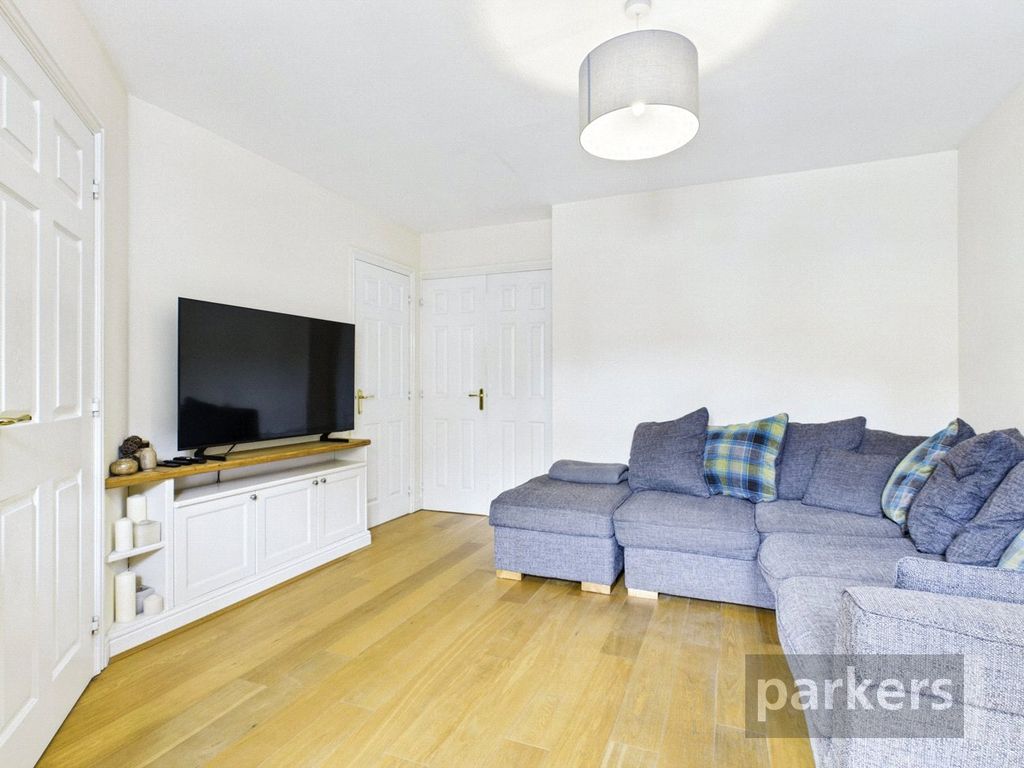 Property photo 3 of 18 Living Room