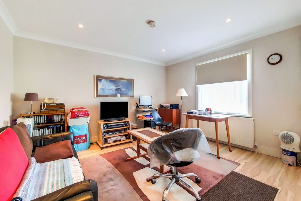 Property photo 2 of 9