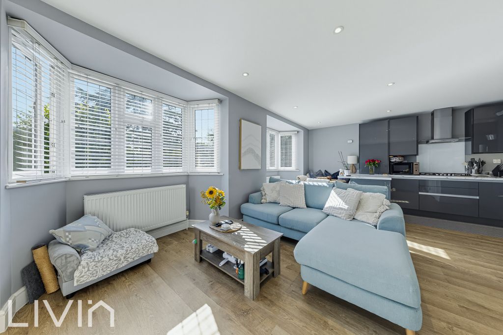 Property photo 2 of 10 3
