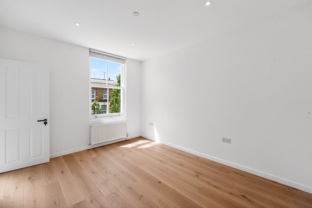 Property photo 2 of 43