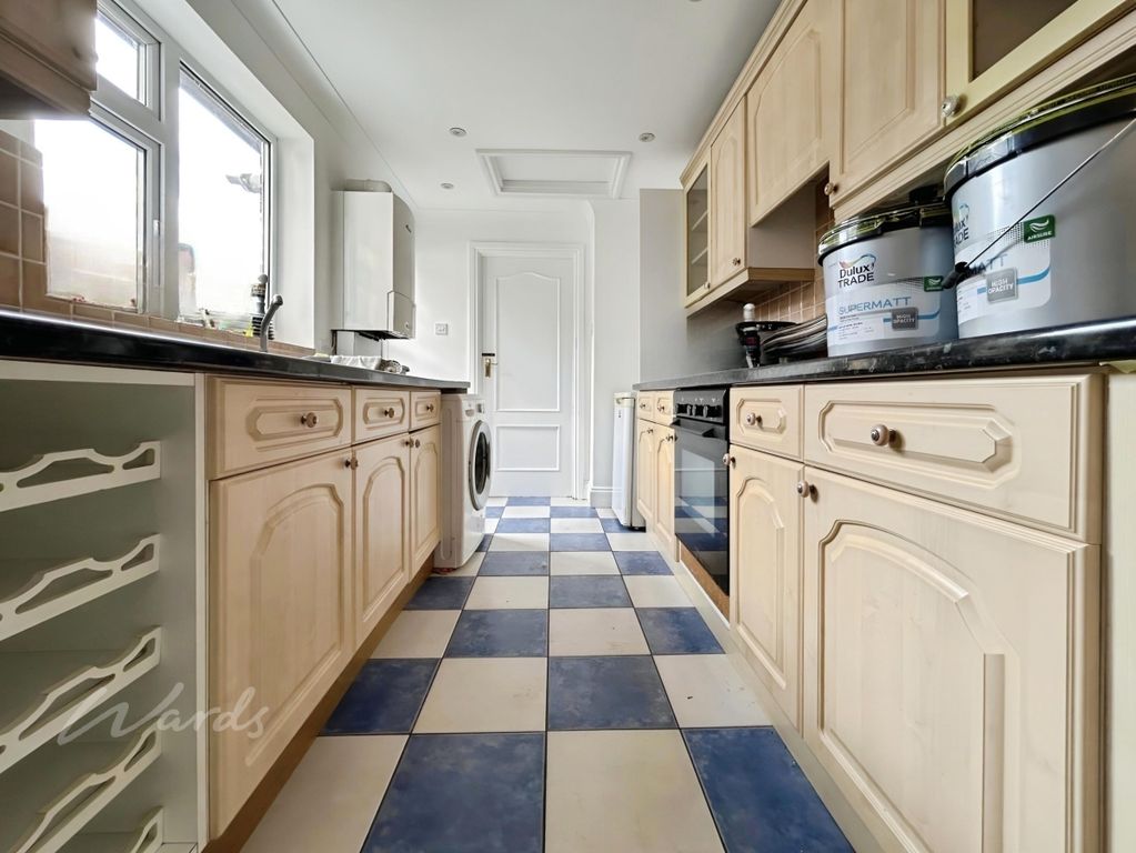 Property photo 3 of 10 Kitchen