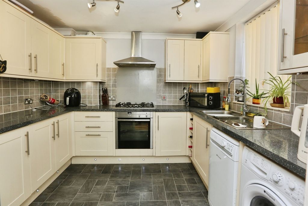 Property photo 3 of 14