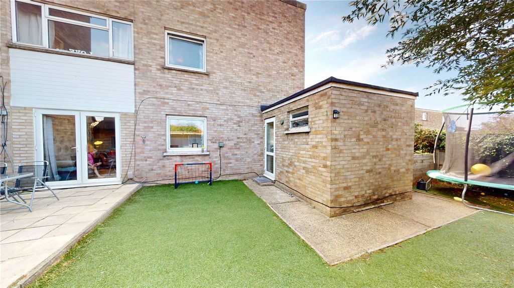 Property photo 2 of 15 Picture No. 12
