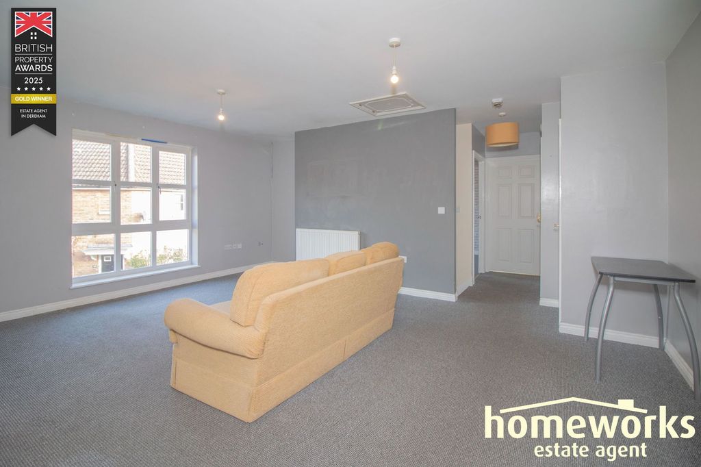 Property photo 2 of 9