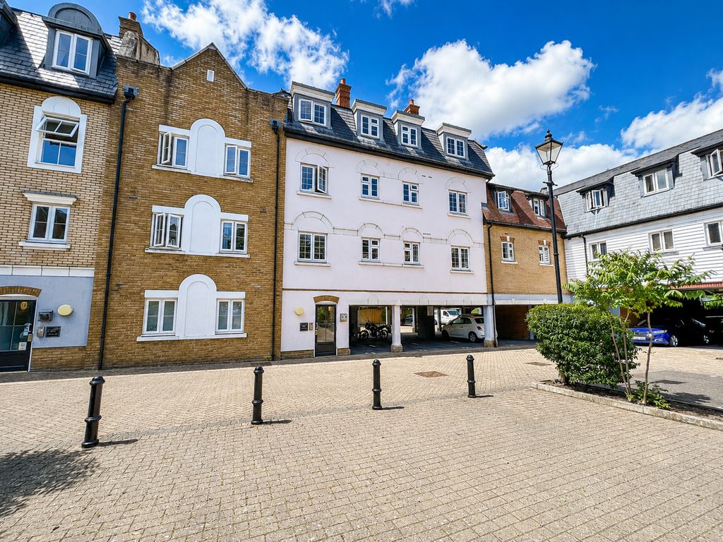 Property photo 1 of 8