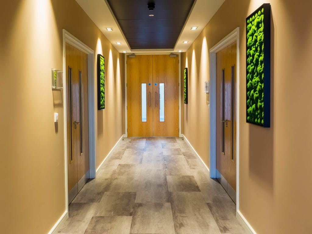 Property photo 2 of 5 Heathrow-Boulevard-Building-2-Corridor-Offices-Heathrow.Jpg