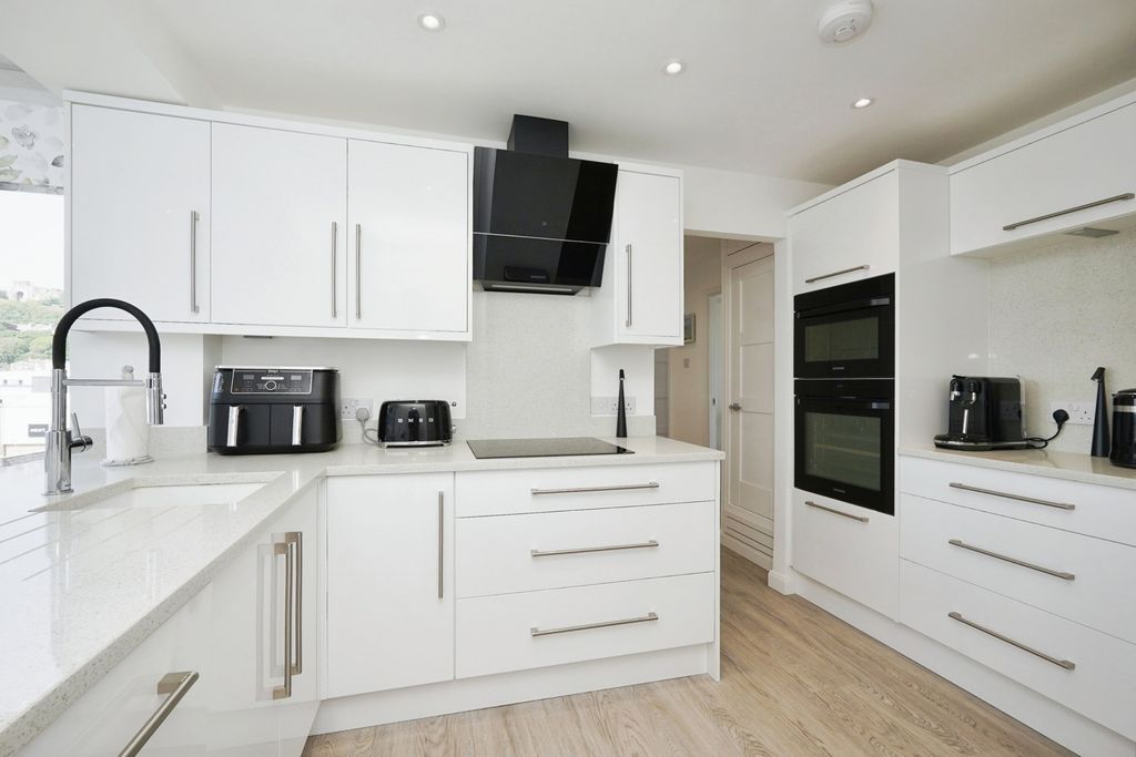 Property photo 3 of 14 Pbox-Img.Jpg